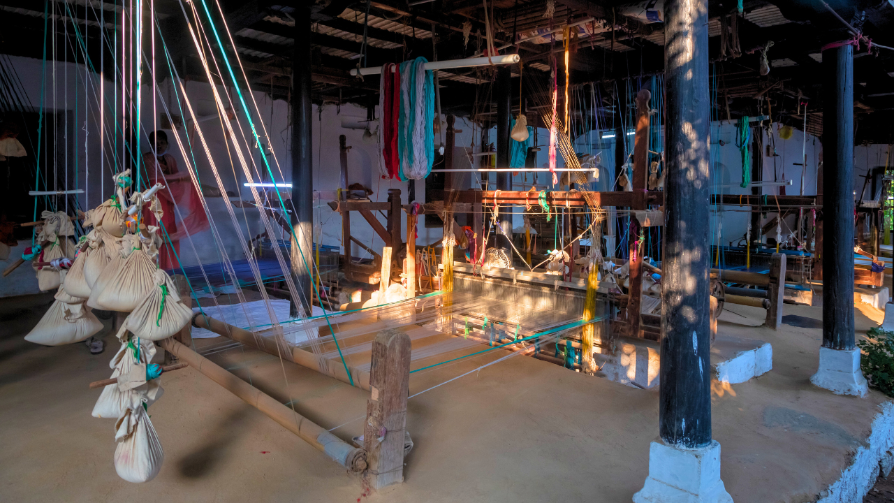 Maheshwari sarees loom